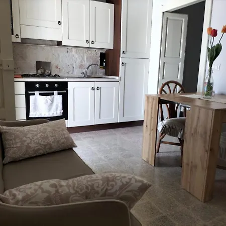 Holiday home Casetta Angelini *